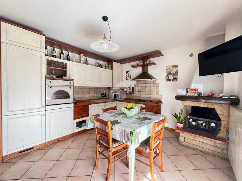 appartamento in vendita a Clusone in zona Fiorine