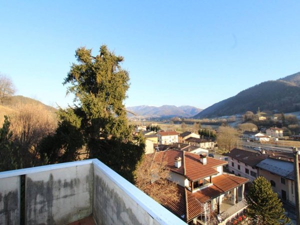 appartamento in vendita a Clusone in zona Fiorine