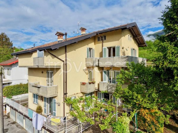 appartamento in vendita a Clusone in zona Fiorine