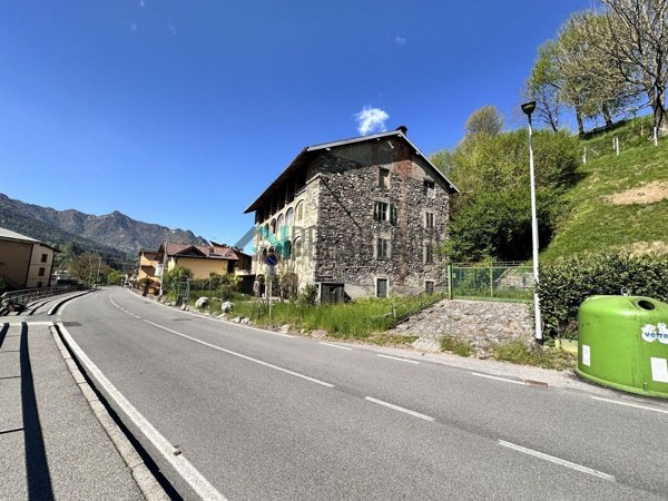 appartamento in vendita a Clusone in zona Fiorine