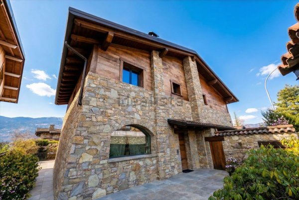 casa indipendente in vendita a Clusone