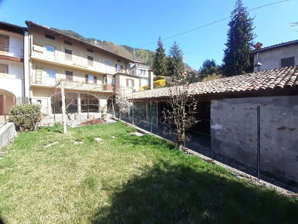 casa indipendente in vendita a Clusone