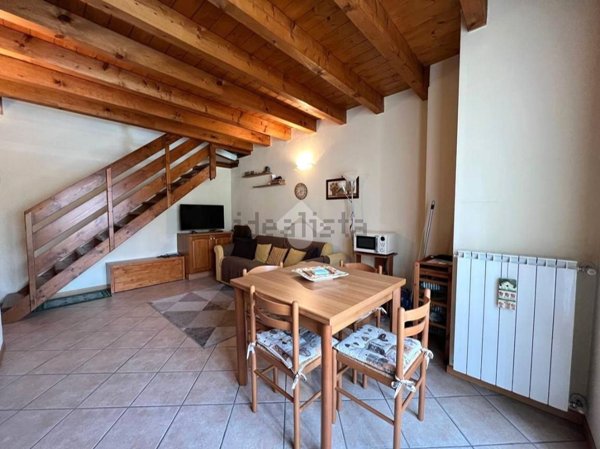 appartamento in vendita a Clusone in zona Fiorine