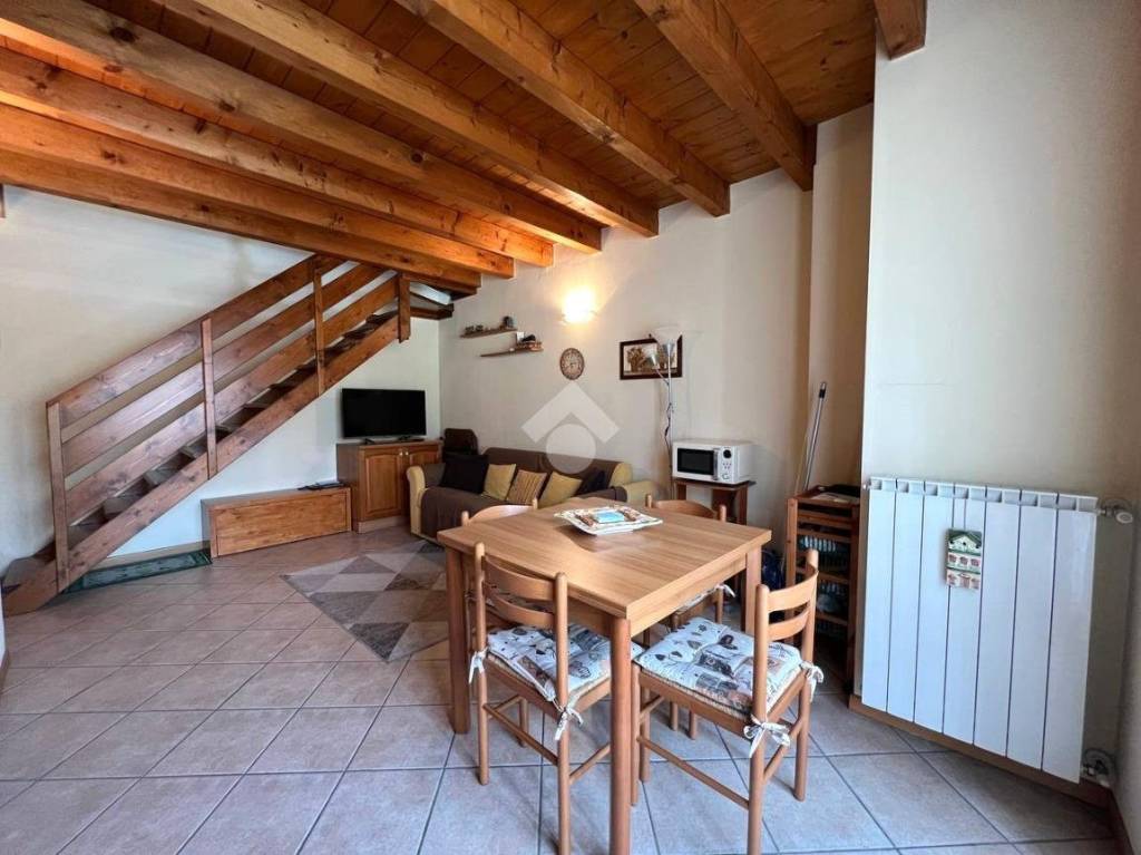 appartamento in vendita a Clusone in zona Fiorine