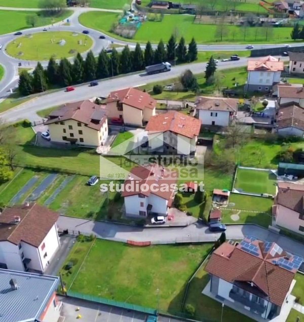 bifamiliare in vendita a Clusone in zona Fiorine