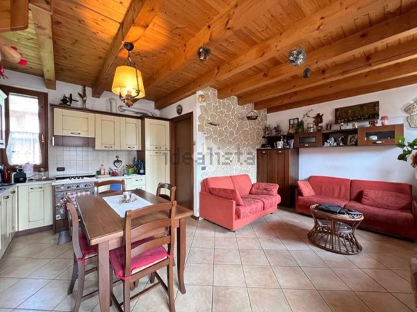 appartamento in vendita a Clusone in zona Fiorine