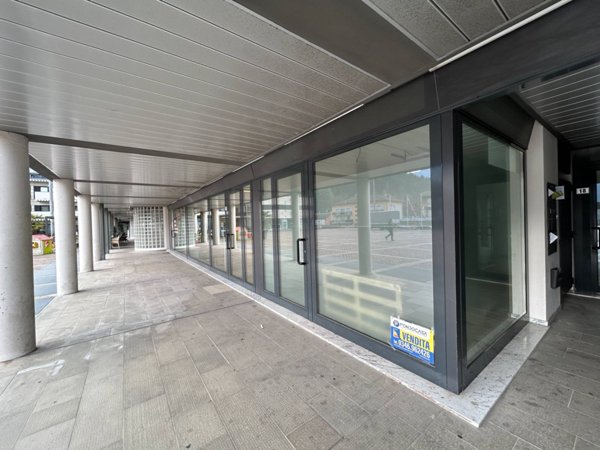 ufficio in vendita a Clusone in zona Fiorine