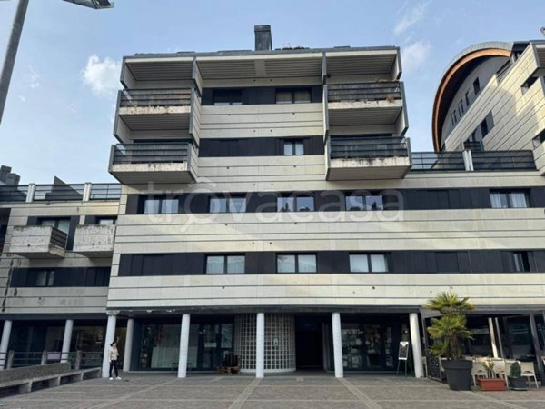 appartamento in vendita a Clusone in zona Fiorine