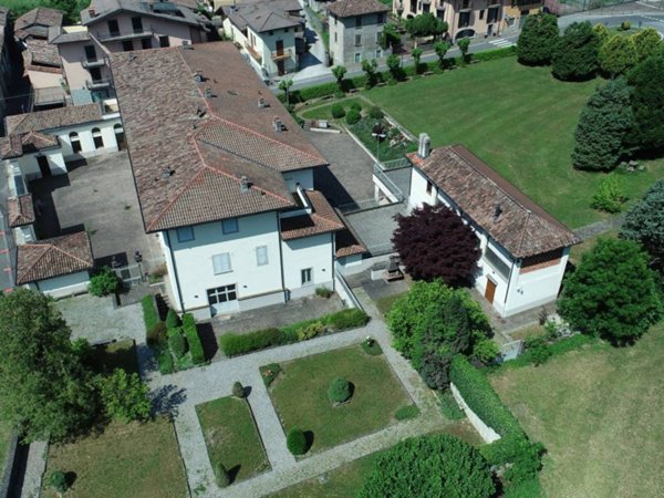 intera palazzina in vendita a Clusone