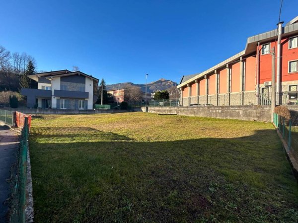 terreno edificabile in vendita a Clusone in zona Fiorine