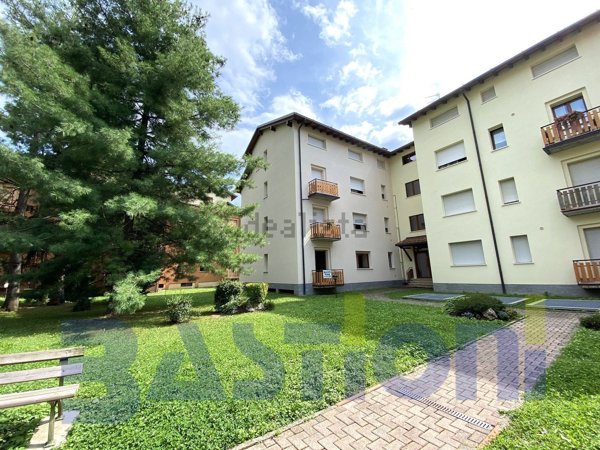 appartamento in vendita a Clusone in zona Fiorine