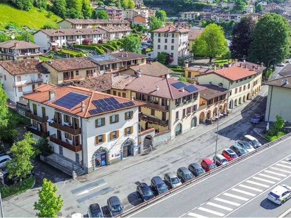intera palazzina in vendita a Clusone in zona Fiorine
