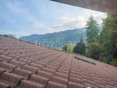 appartamento in vendita a Clusone in zona Fiorine