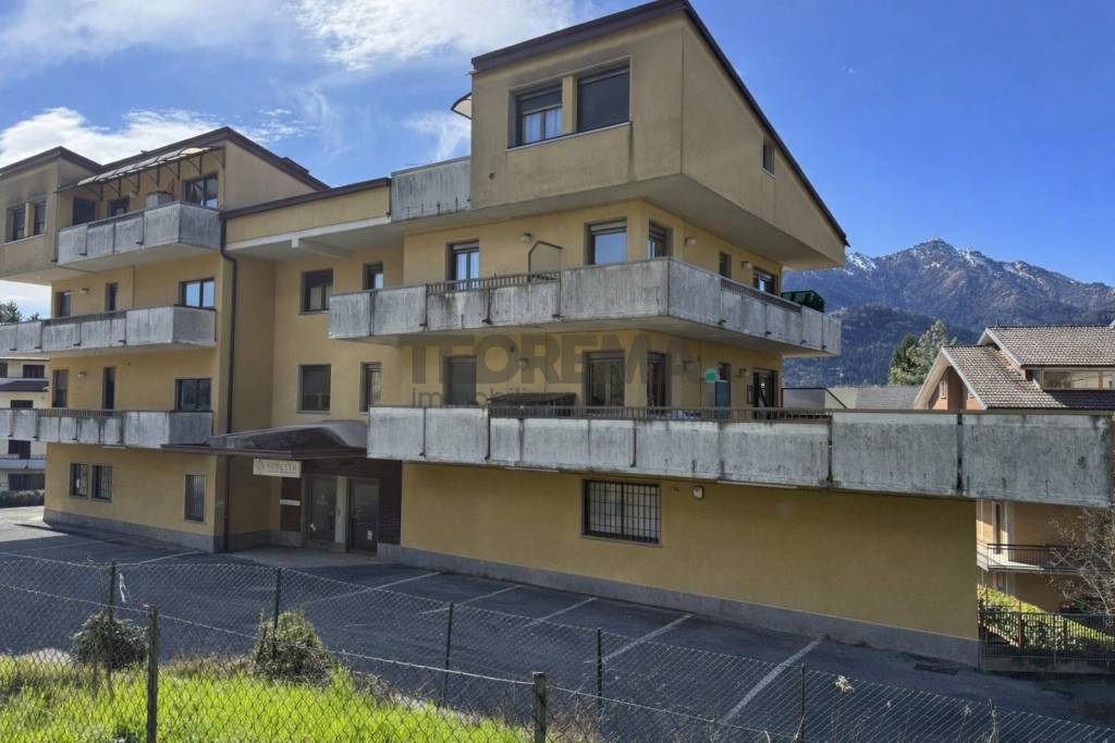 appartamento in vendita a Clusone in zona Fiorine