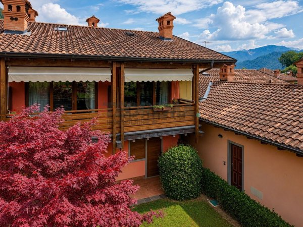 appartamento in vendita a Clusone in zona Fiorine