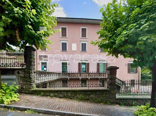 appartamento in vendita a Clusone in zona Fiorine