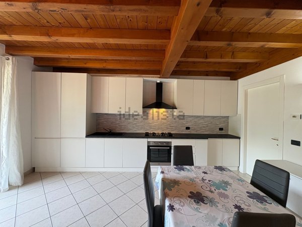 appartamento in vendita a Clusone in zona Fiorine