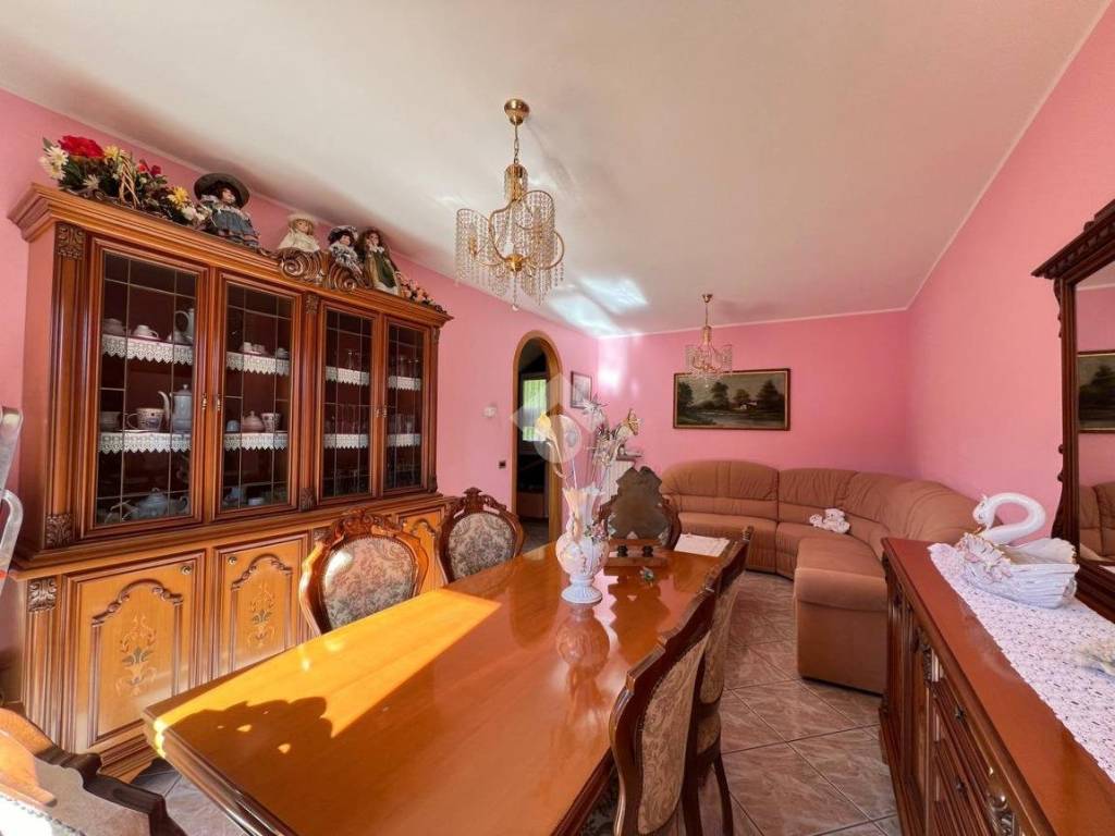 casa indipendente in vendita a Clusone in zona Fiorine