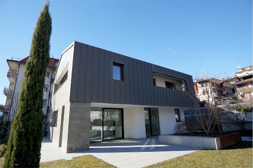 casa indipendente in vendita a Clusone in zona Fiorine