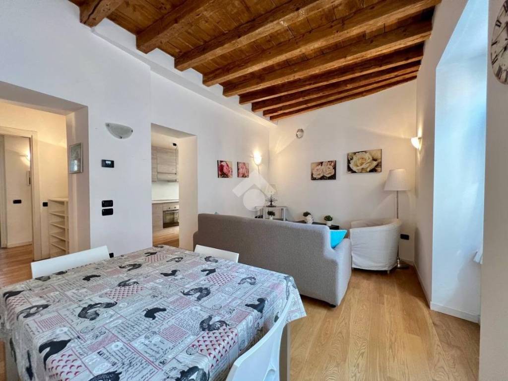 appartamento in vendita a Clusone in zona Fiorine
