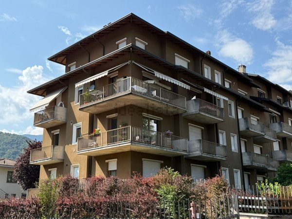 appartamento in vendita a Clusone in zona Fiorine