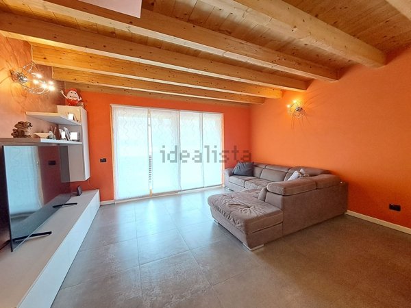 appartamento in vendita a Clusone in zona Fiorine
