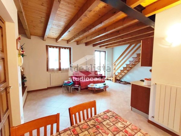 appartamento in vendita a Clusone in zona Fiorine