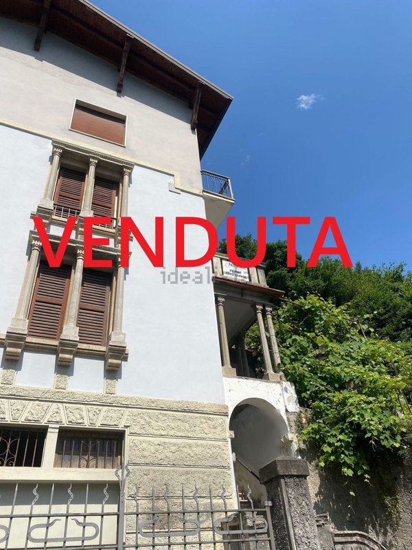 casa indipendente in vendita a Clusone in zona Fiorine