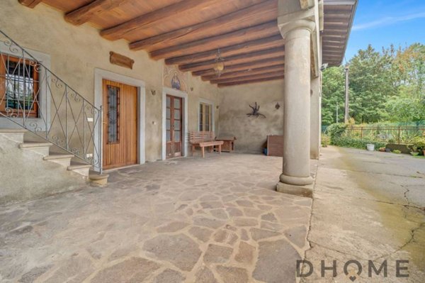 casa indipendente in vendita a Clusone in zona Fiorine