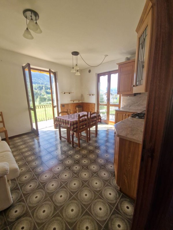 appartamento in vendita a Clusone in zona Fiorine