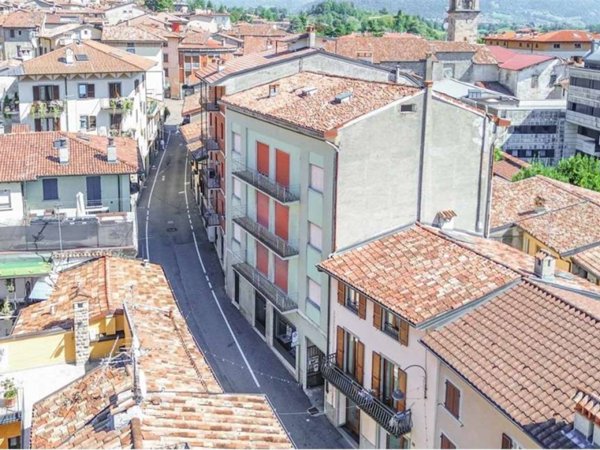 intera palazzina in vendita a Clusone in zona Fiorine