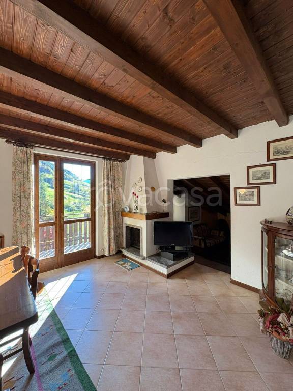 appartamento in vendita a Clusone in zona Fiorine