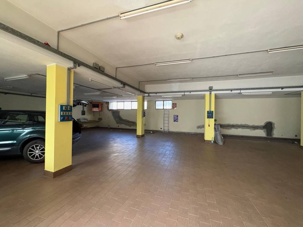 locale commerciale in vendita a Clusone in zona Fiorine