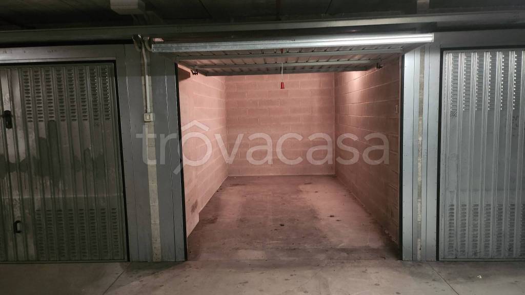 box auto in vendita a Clusone in zona Fiorine