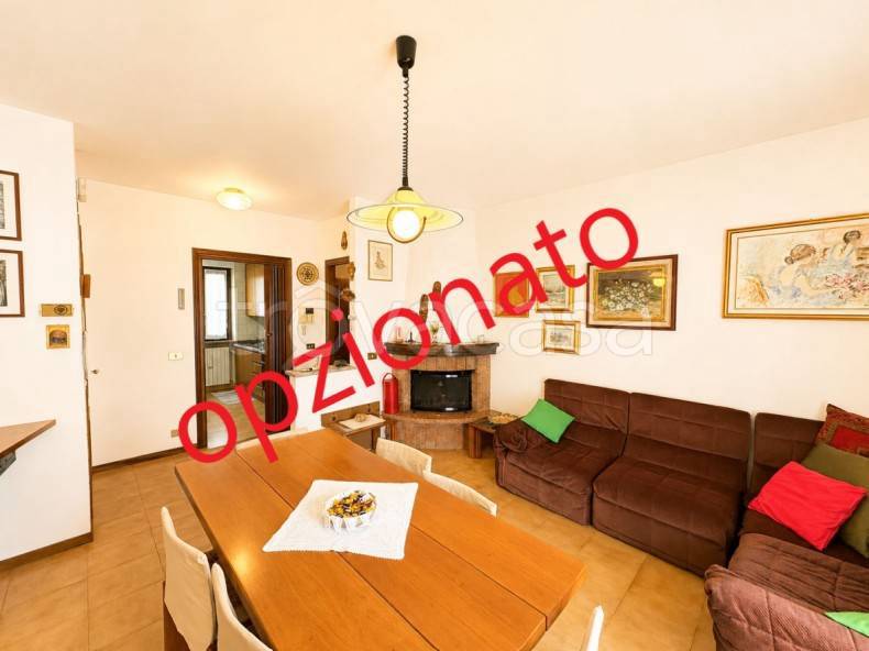 appartamento in vendita a Clusone in zona Fiorine