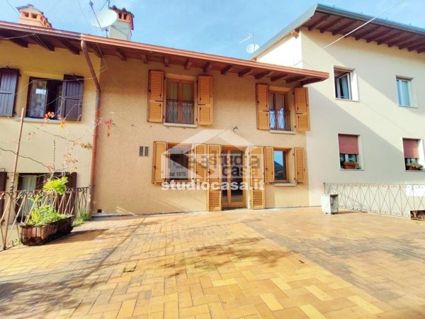 casa indipendente in vendita a Clusone