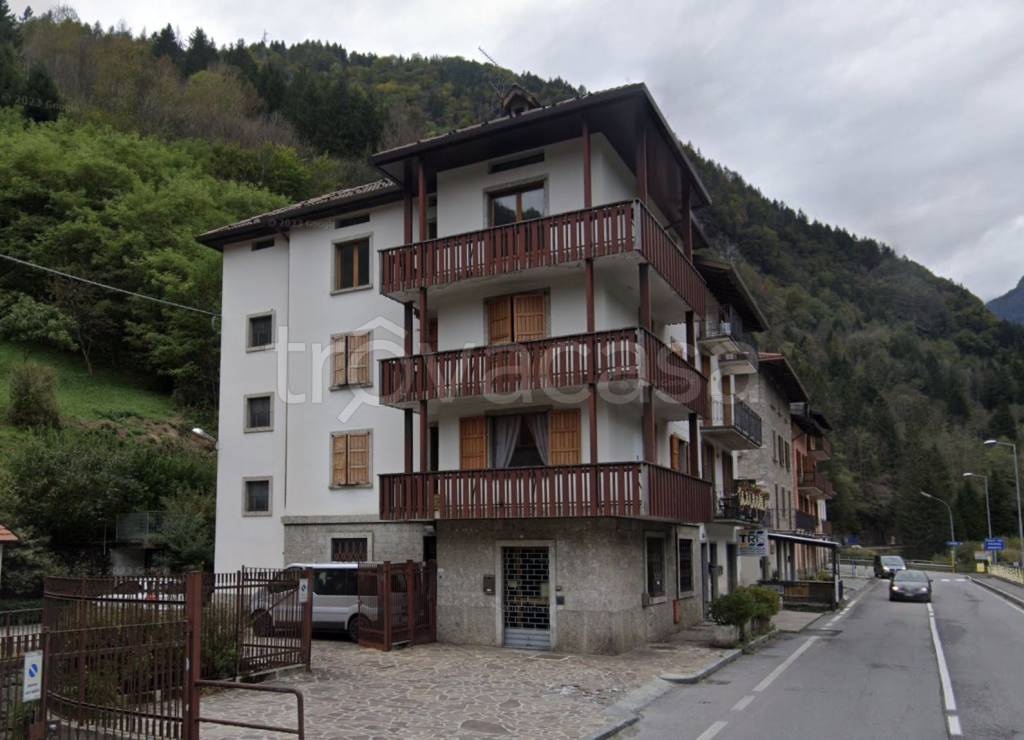 quadrivano in vendita a Colere in zona Dezzo di Scalve