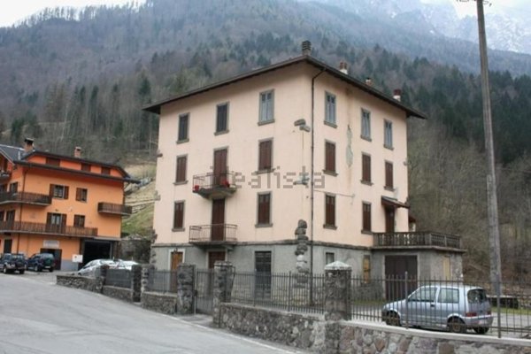 appartamento in vendita a Colere in zona Dezzo di Scalve