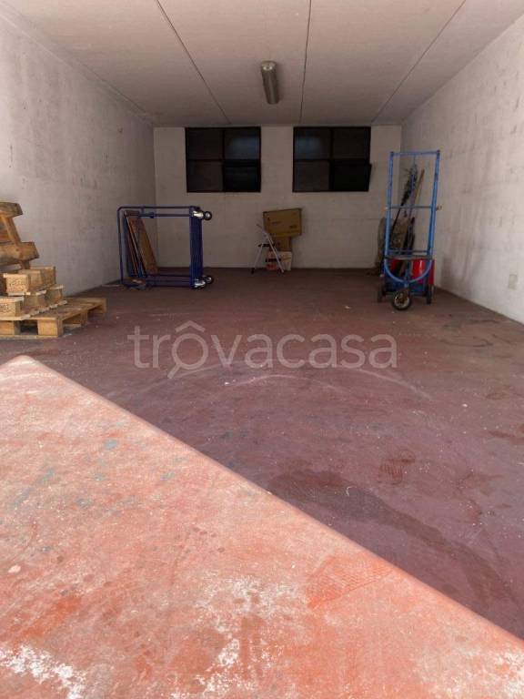 locale commerciale in vendita a Cologno al Serio