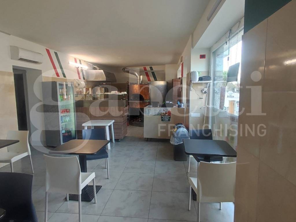 negozio in vendita a Cologno al Serio