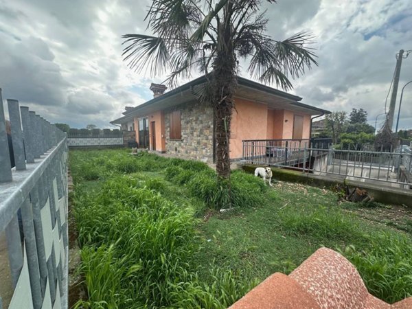 casa indipendente in vendita a Cologno al Serio