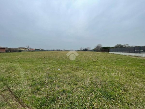 terreno edificabile in vendita a Cologno al Serio