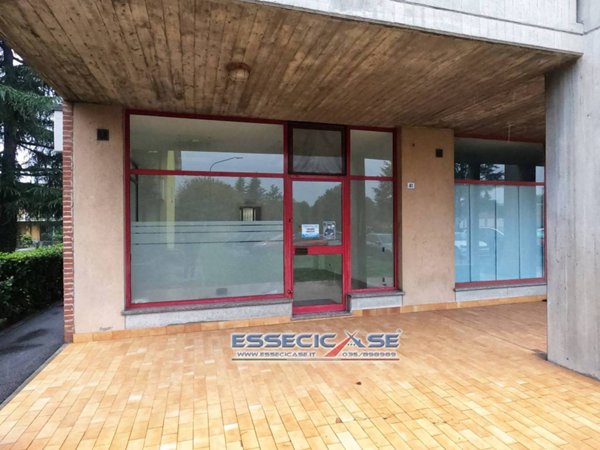 negozio in vendita a Cologno al Serio