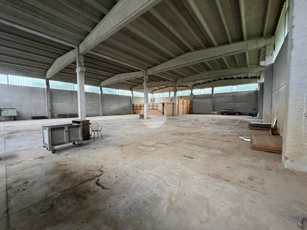 locale commerciale in vendita a Cologno al Serio