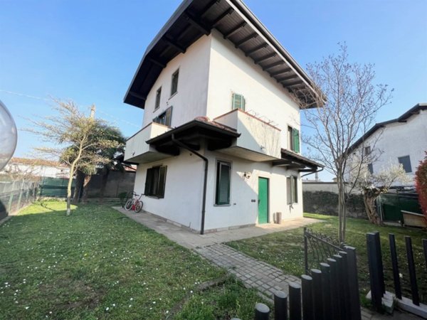 casa indipendente in vendita a Cologno al Serio