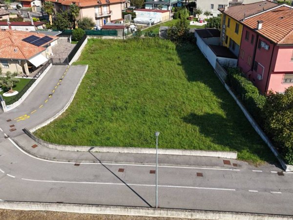 terreno edificabile in vendita a Cologno al Serio