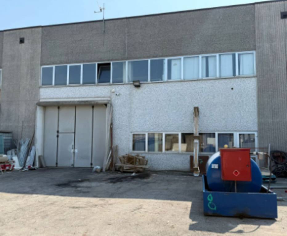 locale commerciale in vendita a Cologno al Serio