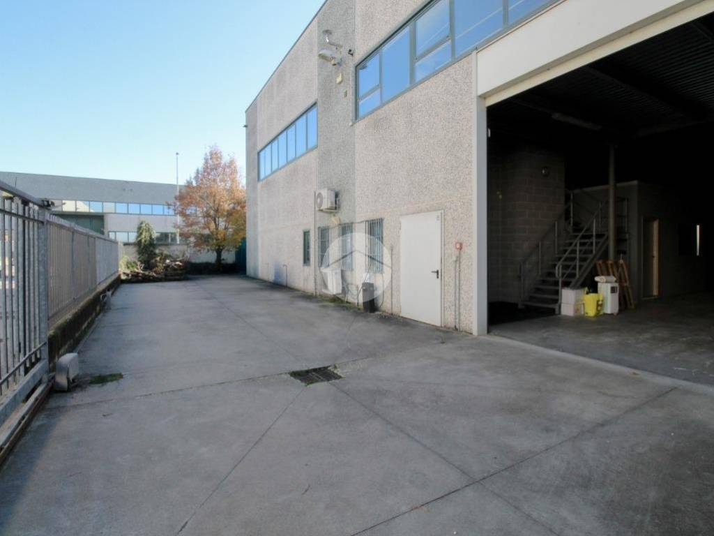 locale commerciale in vendita a Cologno al Serio