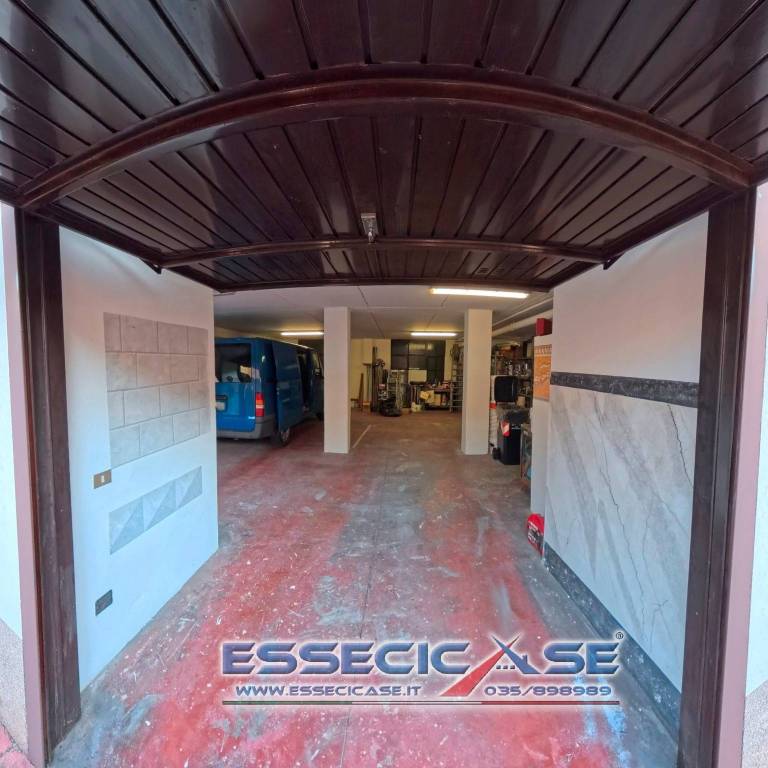 locale commerciale in vendita a Cologno al Serio