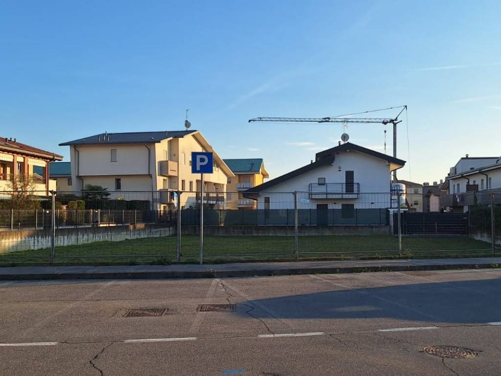 terreno edificabile in vendita a Cologno al Serio